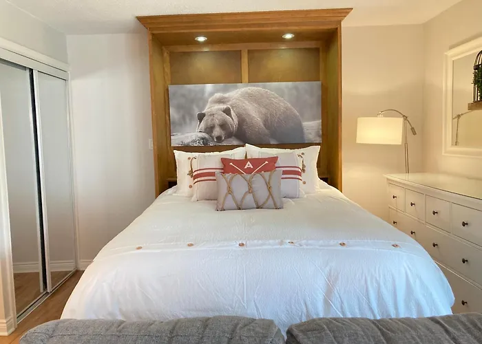 Modern Mountainside Ski In/Ski Out Studio At Blue